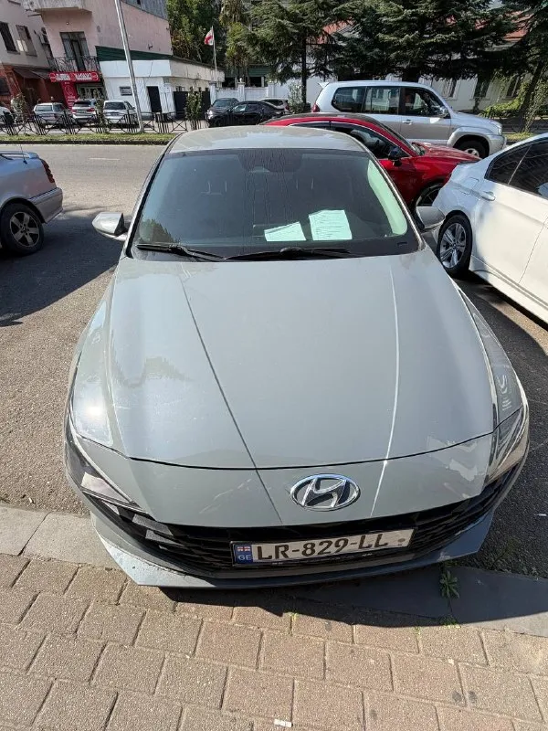 Hyundai Elantra 2022 седан