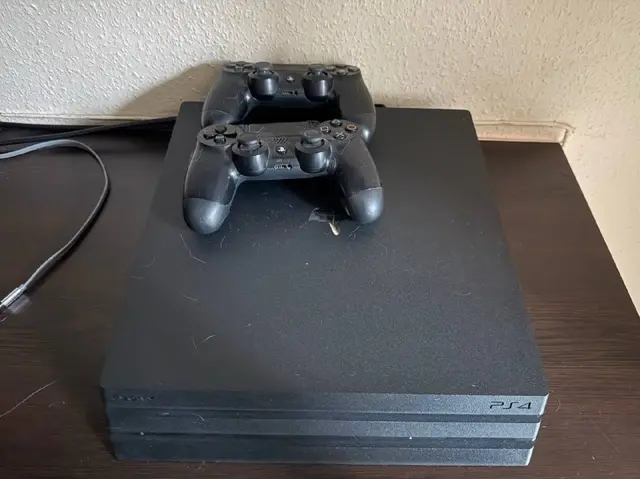 PS4 PRO 1тб + 2 джойстика — Тбилиси — 550 ₾