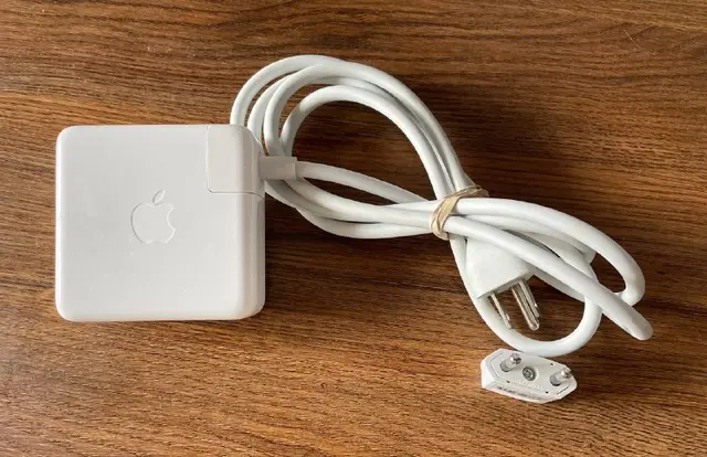 Оригинальный удлинитель Apple 2 метра — Батуми — 19 ₾