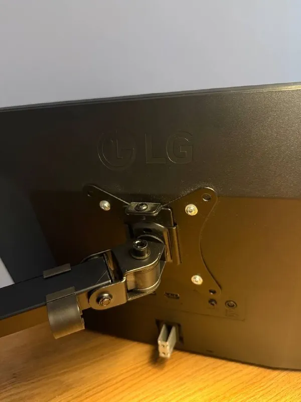 Монитор lg с кронштейном