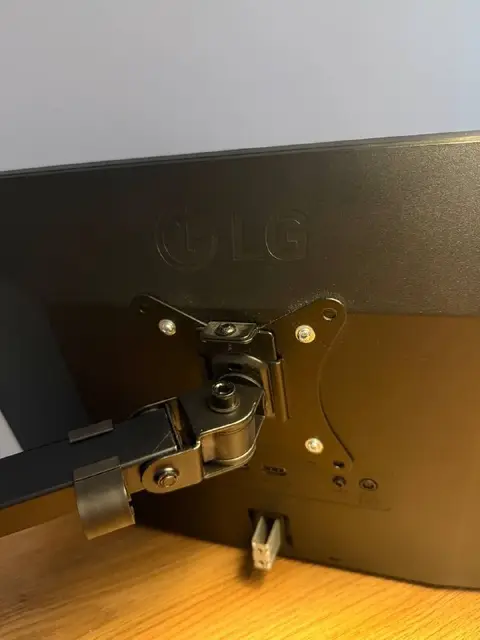 Монитор lg с кронштейном — Батуми — 280 ₾