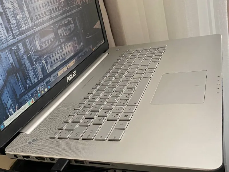 Ноутбук Asus