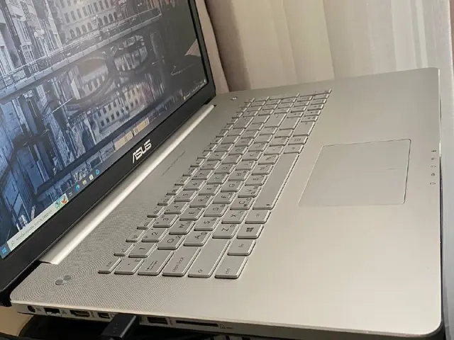 Ноутбук Asus — Стамбул — 8 000 ₺