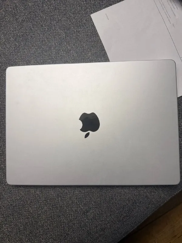 Macbook pro m2 pro 16/512