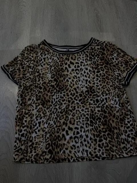Коротенькие футболки — Batumi — 15 ₾
