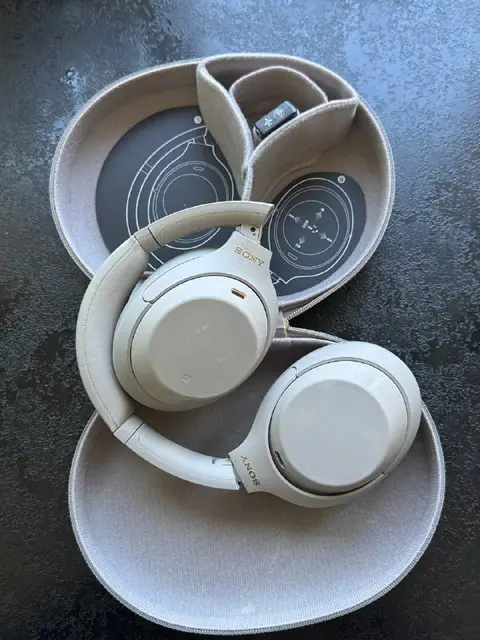 Sony WH-1000XM4 — Batumi — 380 ₾