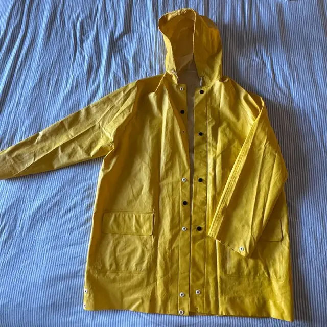 Прорезиненный дождевик — Батуми — 40 ₾
