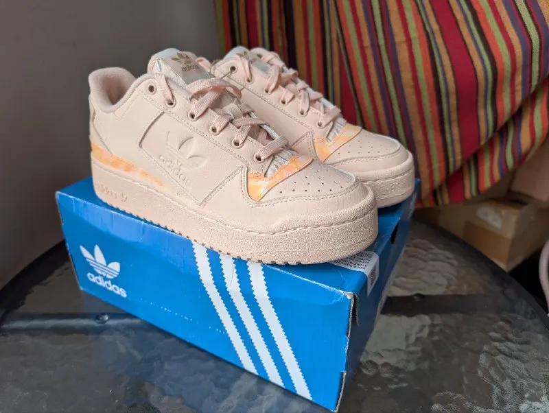 Женские кроссовки Adidas Forum Bold