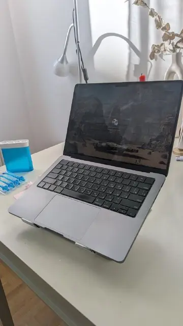 MacBook m1 pro — Белград — 450 €