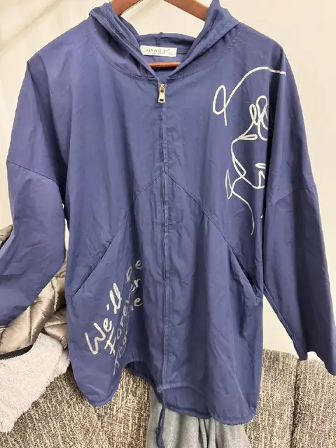 Женская ветровка из хлопка с капюшоном — Батуми — 40 ₾