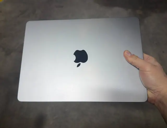 MacBook Air 13,6 дюйма чип M2 — Tbilisi — 2,100 ₾