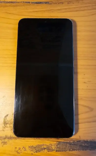 Samsung Galaxy S22 5G (8/128 Gb) — Тбилиси — 370 ₾