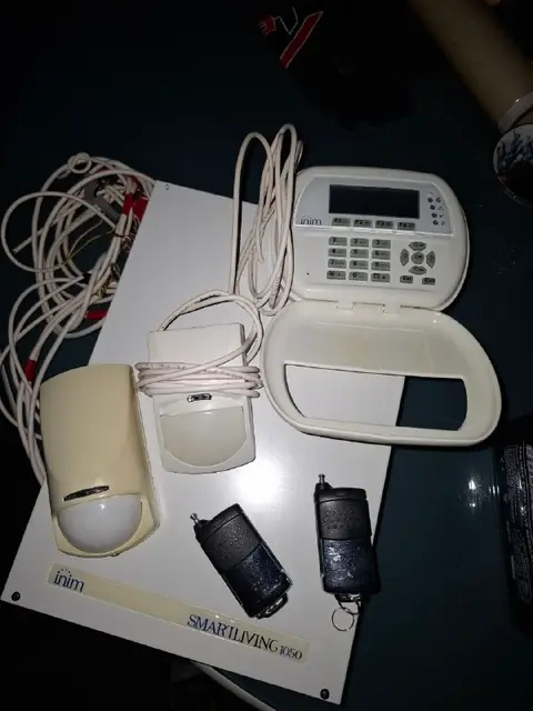 Комплект профессиональной охранной сигнализации Inim SmartLiving 1050 — Batumi — 400 ₾