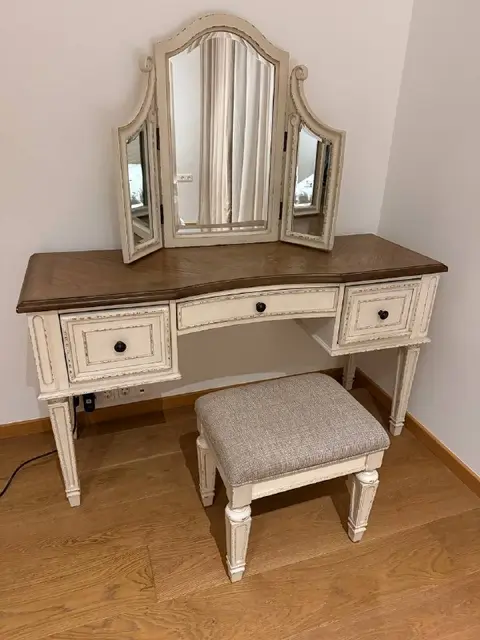 Ashely, make up table — Tbilisi — 1,000 ₾