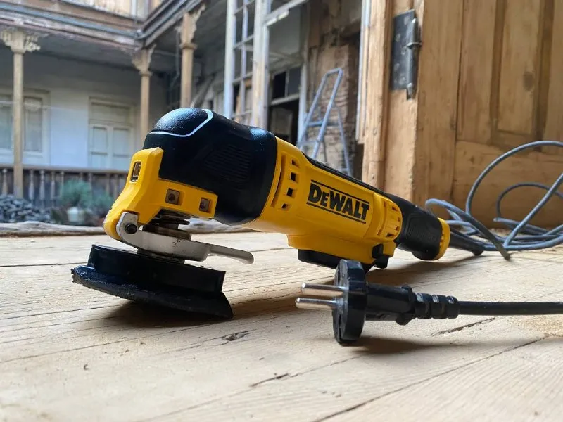 Реноватор DeWALT
