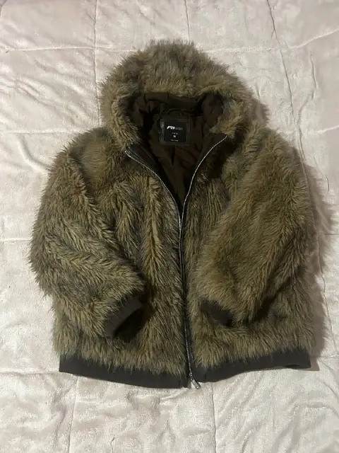 Зимняя эко-шуба с капюшоном FB Sister — Батуми — 40 ₾