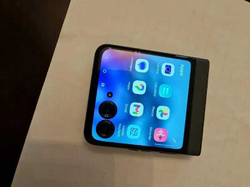 Motorola RAZR 2024 года