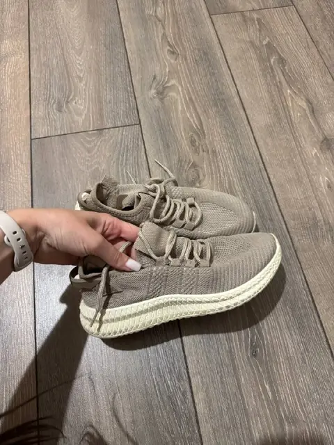 Кроссовки — Батуми — 10 ₾