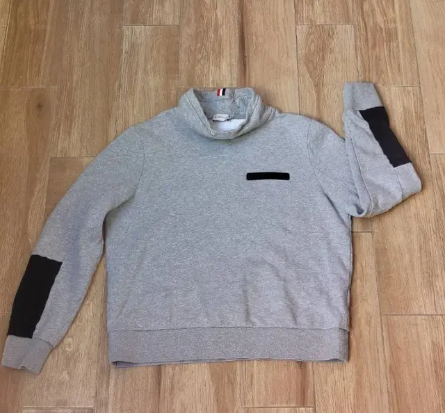 Оригинальный свитшот Moncler — Белград — 5 000 дин