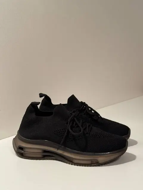 Кроссовки — Батуми — 33 ₾