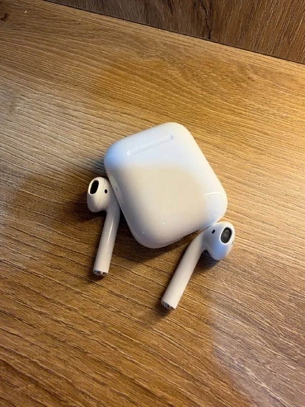 Apple AirPods 2