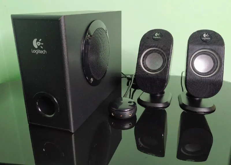 Logitech S-220