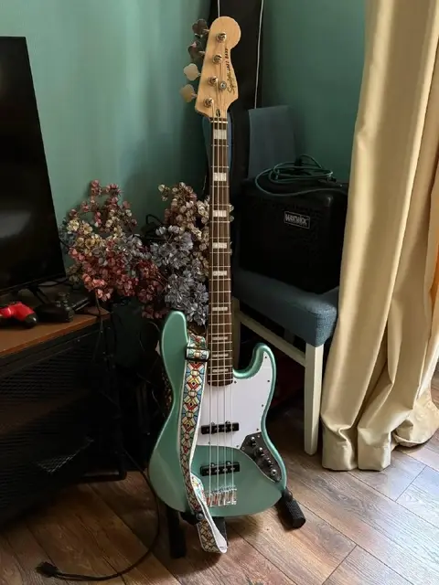 Бас-гитара Squier — Тбилиси — 900 ₾
