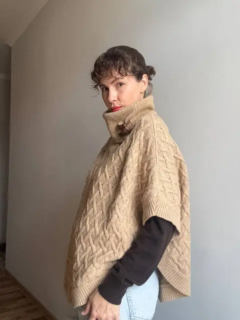 Пончо Massimo Dutti — Tbilisi — 90 ₾