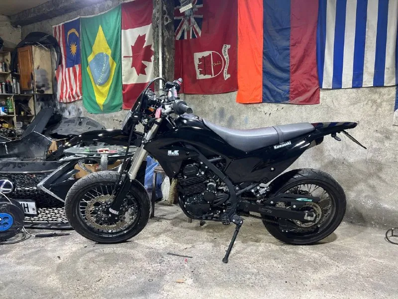 Мотоцикл kawasaki klx230sm 2023 года