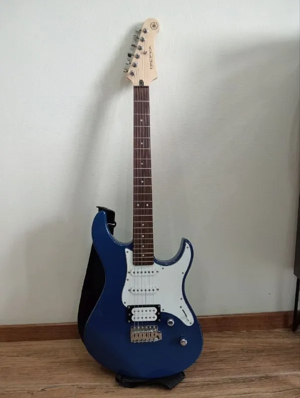 YAMAHA PACIFICA 012
