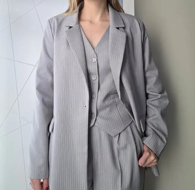 Костюм-тройка из лёгкой ткани (вискоза 50%) — Batumi — 90 ₾