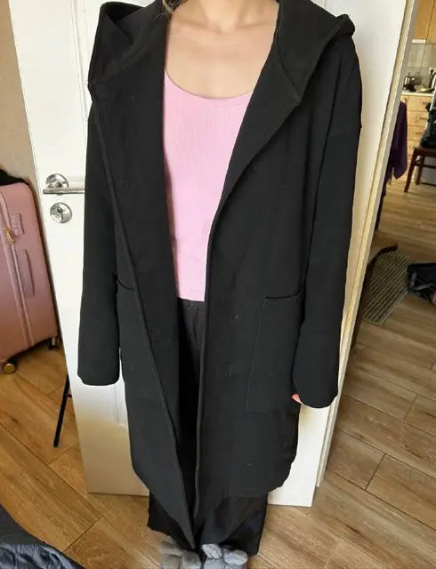 Чёрное пальто с капюшоном от Modalinea Milano — Тбилиси — 35 ₾