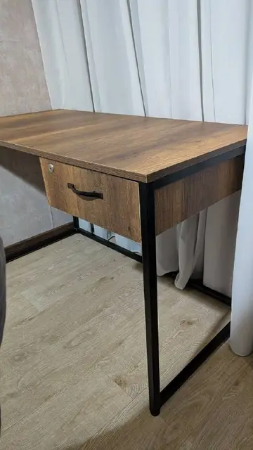 Стол с выдвижным ящиком — Tbilisi — 60 ₾