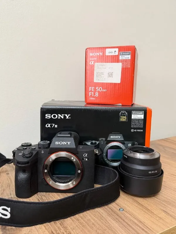 Камера Sony A7 III с объективом Sony FE 50 mm f/1.8