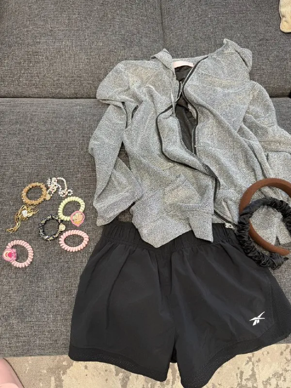 Женские кофта S блестящая, шорты reebok S/XS, обручи, резинки, браслеты, ожерелья, магнитный стеклоо