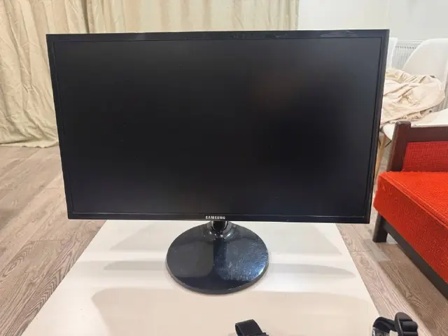 SAMSUNG LS24F350FHIXCI — Тбилиси — 200 ₾
