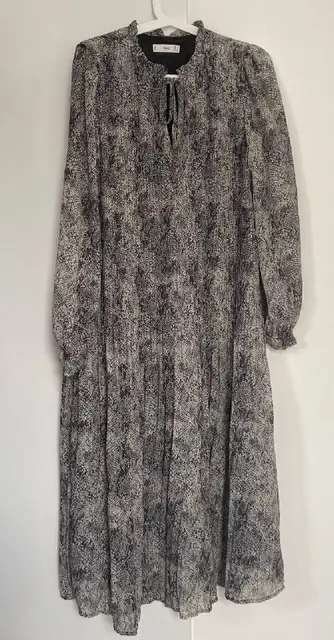 Платье MANGO PLITI плиссированное (принт питон) — Тбилиси — 30 ₾