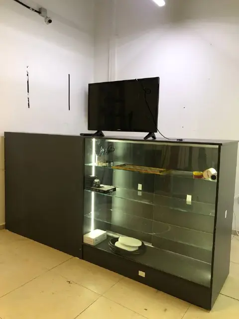 Новый витрина / ресепшн стеллаж — Астана — 50 000 ₸