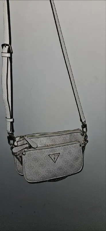 Сумочку Guess