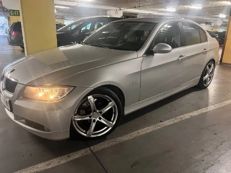 E90 325