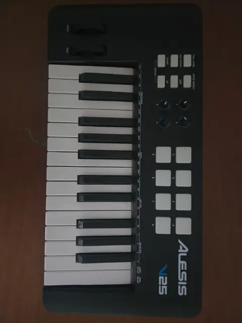MIDI-клавиатура Alesis V25 — Батуми — 300 ₾