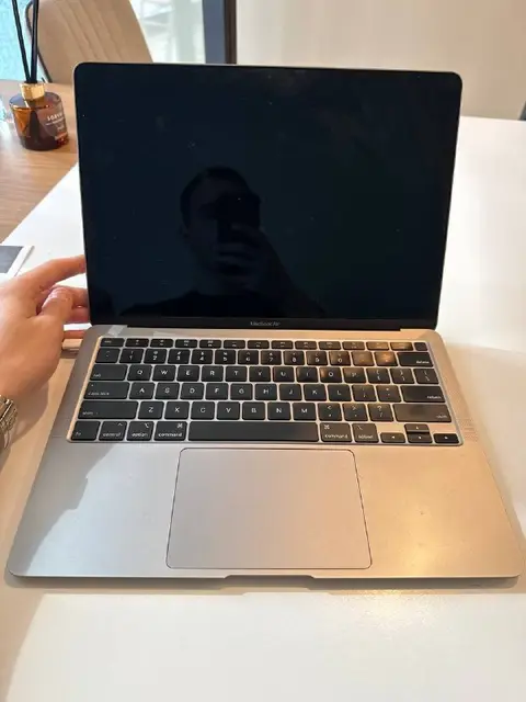 MacBook Air 2020 — Батуми — 800 ₾