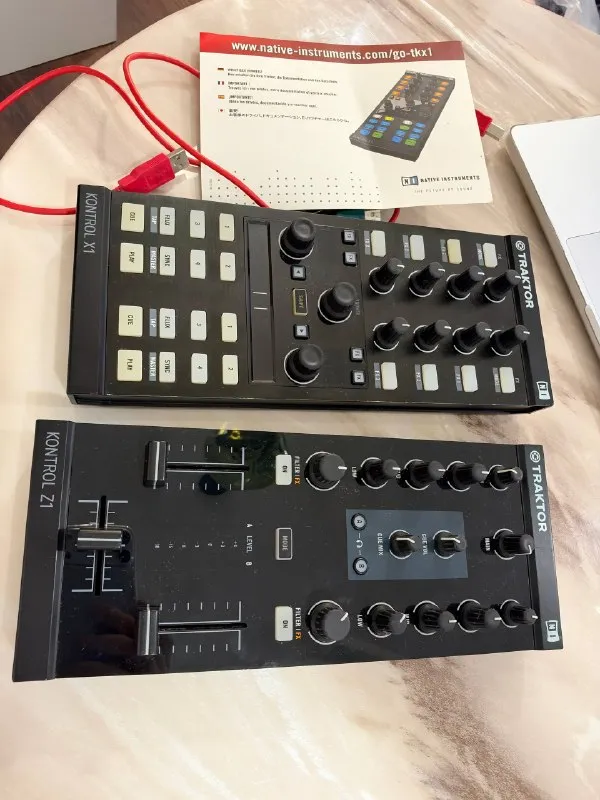 Dj Traktor kontrol x1 и Traktor kontrol z1